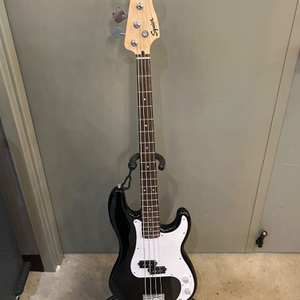 Squire by Fender / Precision Bass