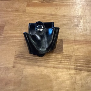 HWC LEATHER HANDCUFF HOLDER