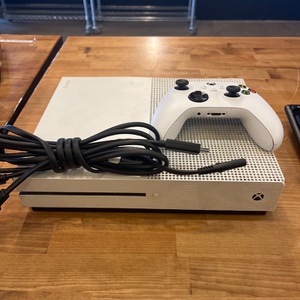 XBOX ONE S WITH CORDS AND CONTROLLER (500GB)