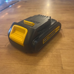  DeWalt / DCB207 / Battery