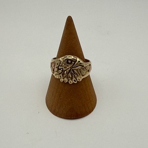 SIZE 10 Yellow Gold 10kt 5.80gms Ring BHG RING WITH LEAVES ON SIDE AND EAGLE HEA
