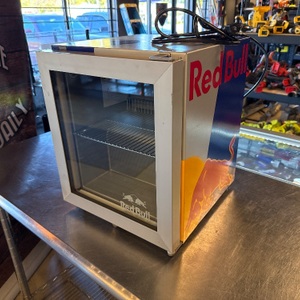 REDBULL MINI FRIDGE / MEDIUM / NO LED
