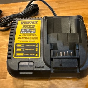 DCB115 DEWALT CHARGER