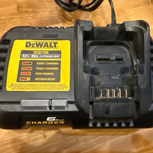 DEWALT 6AMP CHARGER
