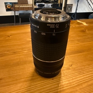 CANON EF 75-300MM CAMERA LENS
