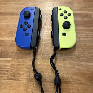 NINTENDO / HAC-015 / GREEN AND BLUE JOY CONS