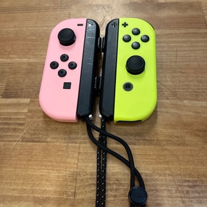NINTENDO / HAC-015 / PURPLE AND YELLOW JOY CONS