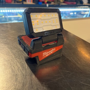 Milwaukee / 2359-20 / Flood Light