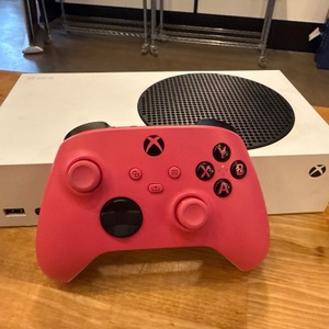 XBOX SERIES S WITH PINK CONTROLLER AND CORDS