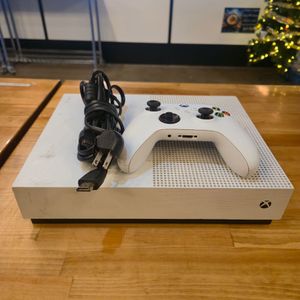 Microsoft Xbox One S / Digital
