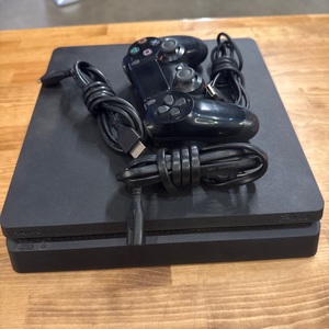  500 PS4 SLIM WITH CORDS AND CONTROLLER