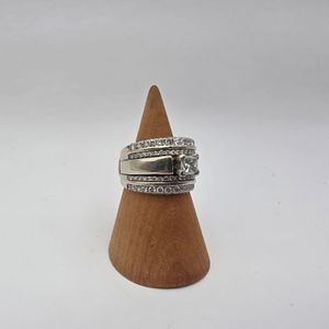 14KT WHITE GOLD RING WITH .45 CENTER DIA AND SMALLER DIAS ON EACH SIDE  SIZE 8