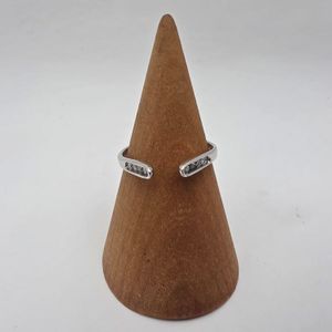 14KT WHITE GOLD RING WITH SMALL DIA SIZE 7-1/2