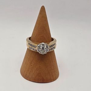 14K RING WITH 7 .7 DIA IN CENTER SIZE 8