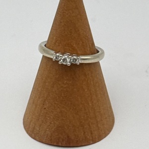 *SIZE 7.1/4* 3.40gms Ring 14K WHITE GOLD RING WITH .10 AND TWO .05 ROUND DIAMOND