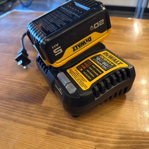 DEWALT 20V 5AH BATTERY AND CHARGER