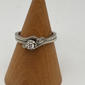 SIZE 7.3/4 4.40gms Ring 14K WHITE GOLD RING SET WITH .10 ROUND CENTER DIAMOND NA