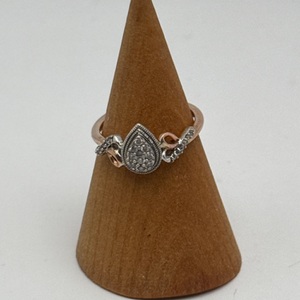 SIZE 7 2.70gms Ring 10K ROSE GOLD RING WITH DIAMOND CHIPS 
