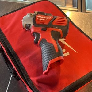 Milwaukee / 2438-20 / Polisher