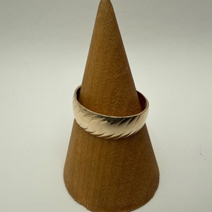 14kt 3.30gms GOLD RING BAND 9-1/2"