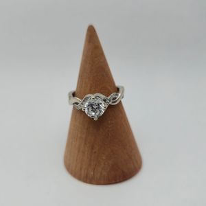 14K WHITE GOLD RING