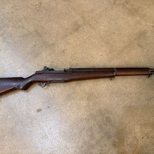 WWII SPRINGFIELD M1 GARAND 30-06 1943 SEMI AUTOMATIC RIFLE WITH ONE CLIP