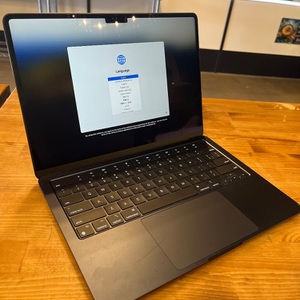 APPLE / 2022 MACBOOK AIR (256GB)