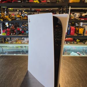 ***BACK BOTTOM USB PORT IS BAD*** PS5 W/ CONTROLLER AND CORDS