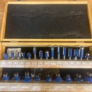 CARBIDE ROUTER BITS NEVER USED IN CASE 