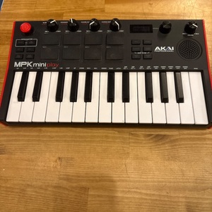 AKAI PROFESSIONAL MPK MINI PLAY MK3
