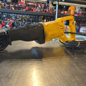 DEWALT / DWE304 / VS RECIPROCATING SAW CORDED