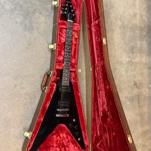GIBSON FLYING V-BLACK WITH GIBSON HARD CASE