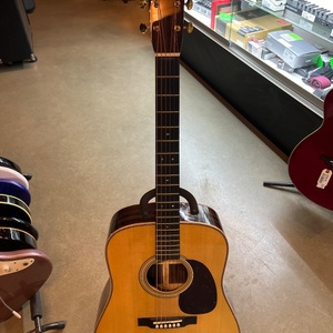 MARTIN / D-28 (2022) IN HARD CASE