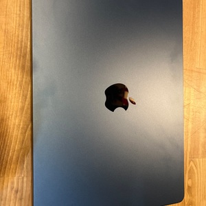 Apple / A2681 / 2022 MACBOOK AIR / 256GB