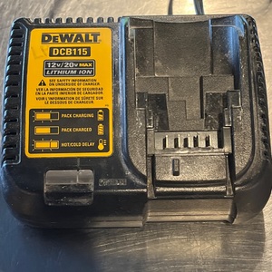 DeWalt / DCB115 / Charger
