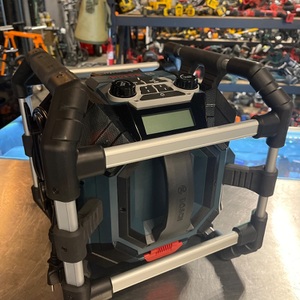 Bosch / GPB18V-5C / Jobsite Radio & Charger