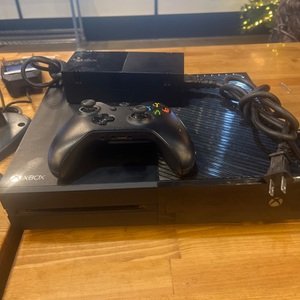  XBOX ONE OG WITH ONE CONTROLLER AND CORDS