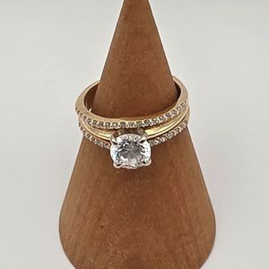 11143049 14k ring with big clear stone on top and chips on both sides SIZE 6-1/4