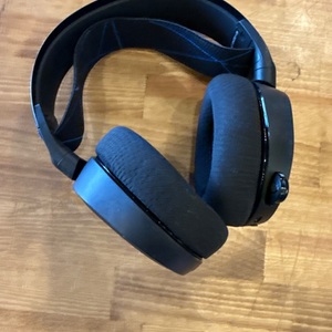 ARCTIS 7P WITH DONGLE AND CABLES