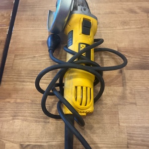 DEWAKT CORDED GRINDER 