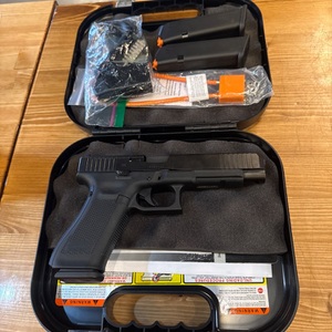 GLOCK 34 GEN 5 MOS 9MM SEMI AUTOMATIC PISTOL WITH THREE MAGAZINES AND ORIGINAL C