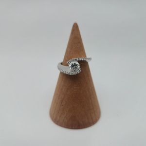 18K WHITE GOLD RING