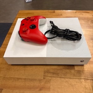  DIGITAL XBOX ONE S WITH CORDS AND ONE CONTROLLER
