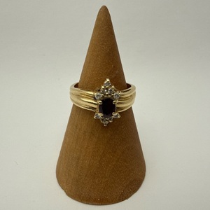 14kt 3.60gms RING WITH A RED STONE ON TOP AND CLEAR STONES ON TOP AND BOTTOM siz