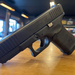 Glock / 19 (Gen 5) w/ One 15 RD Mag