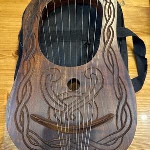 10 string lyre with black soft case 
