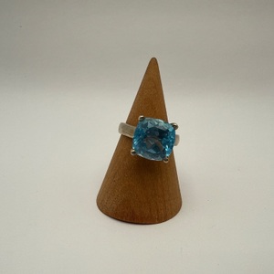 size 8 Silver 0.925 5.9 GRAMS RING WITH LARGE BLUE STONE 