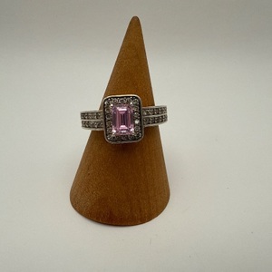 size 9 Silver ring 0.925% Ring 5.9 GRAMS RING WITH PINK STONE 