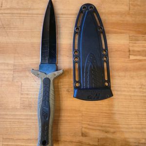 SMITH & WESSON DAGGER IN SHEATH 