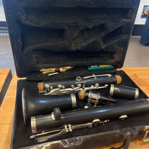ARTLEY / 17S / STUDENT CLARINET IN BLACK HARDCASE